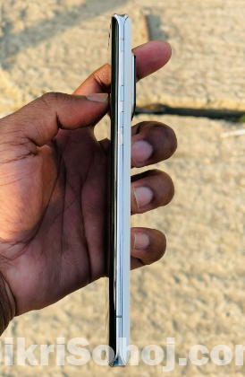 Sharp Aquos r6